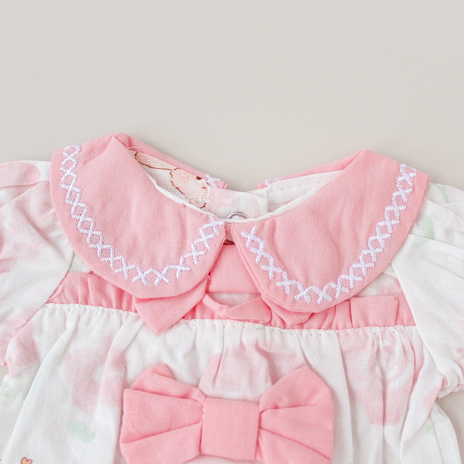 Pelele manga corta rosa y cuello bobo - Para bebés reborn de 36 a 45 cm