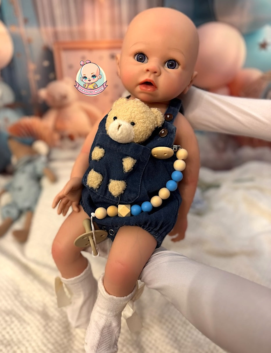 Peto vaquero con peluche de oso – Para bebés reborn de 44 a 52 cm
