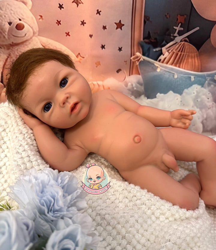 Muneco reborn pelo niño tumbado Leslie