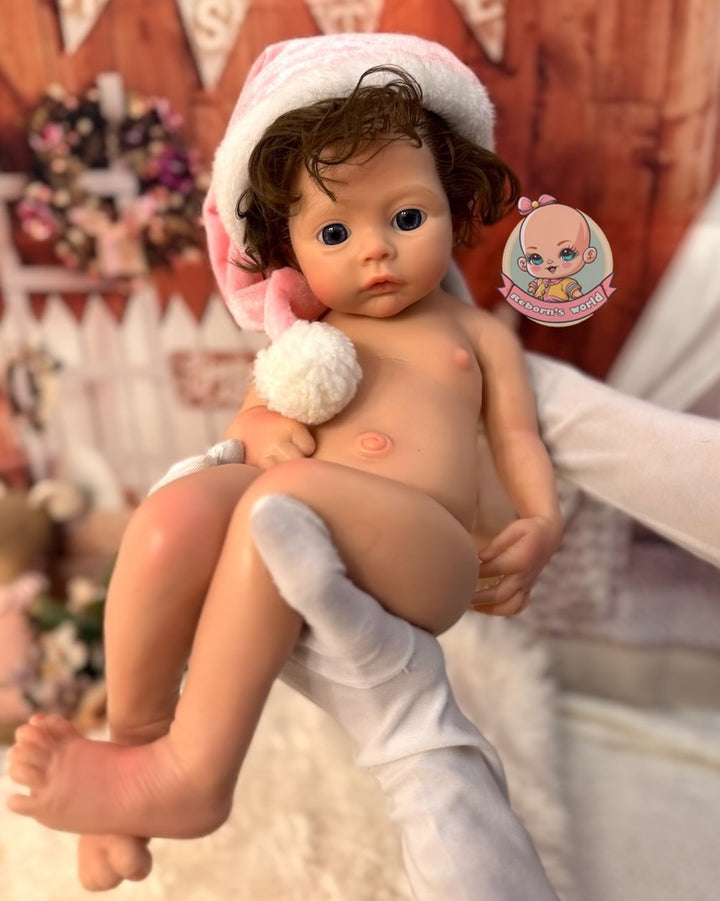muñeca reborn con brazos con gorro y pelito