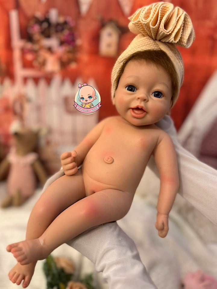 muñeca reborn silicona en brazos Bimba