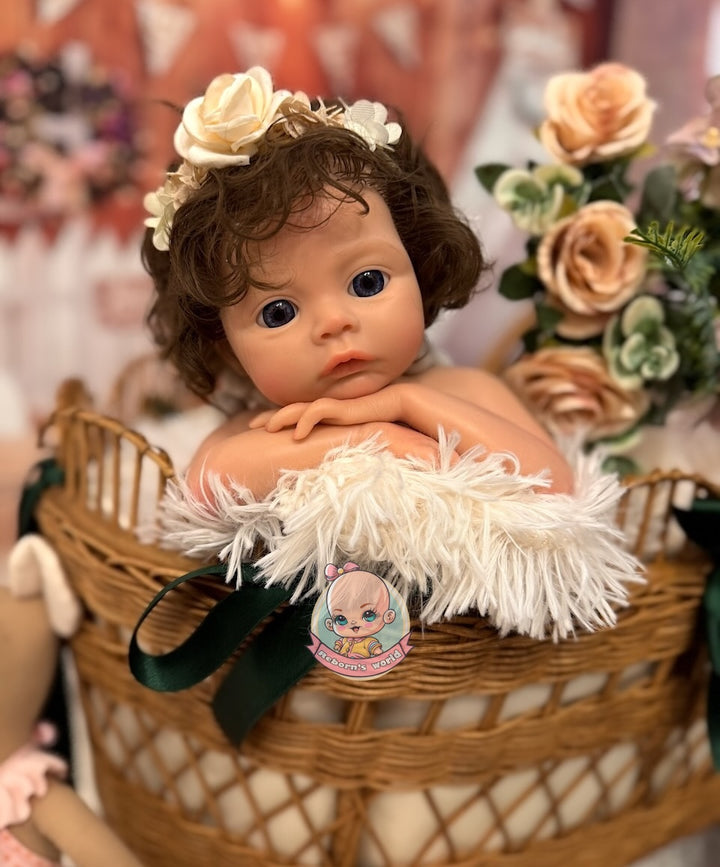 muñeca reborn silicona pelo en carro con brazos cruzados