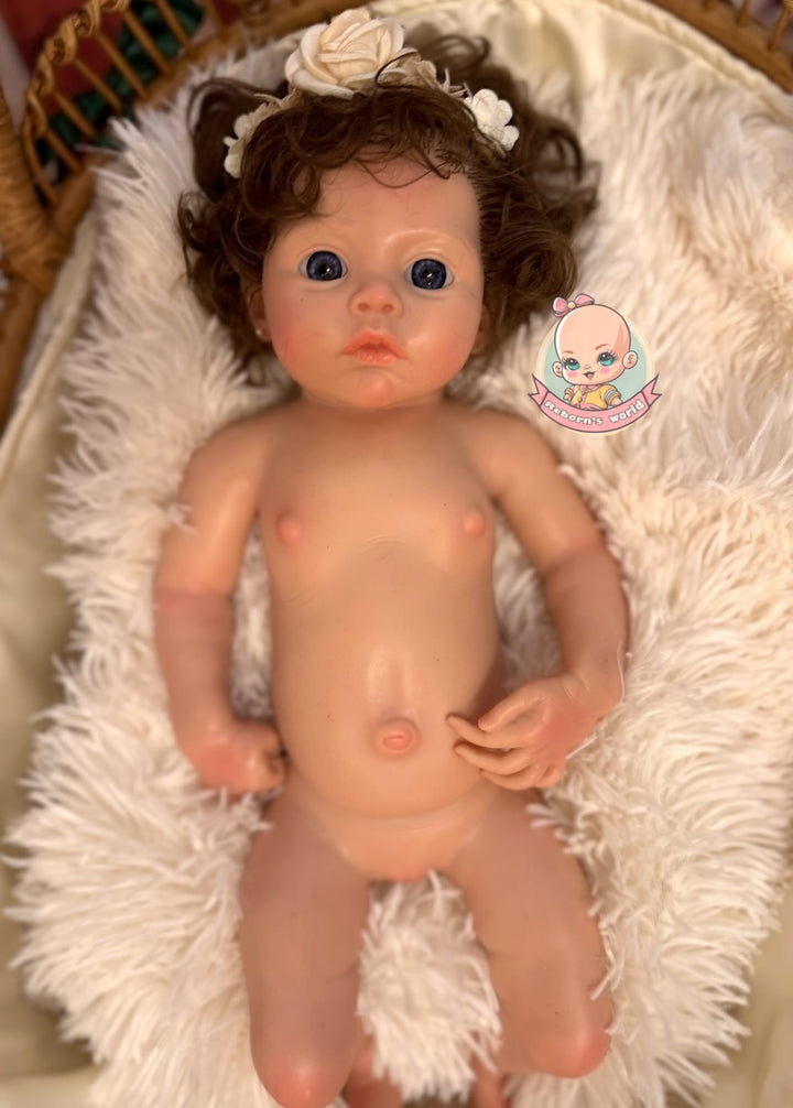 muñeca reborn silicona pelo tumbada en carrito 